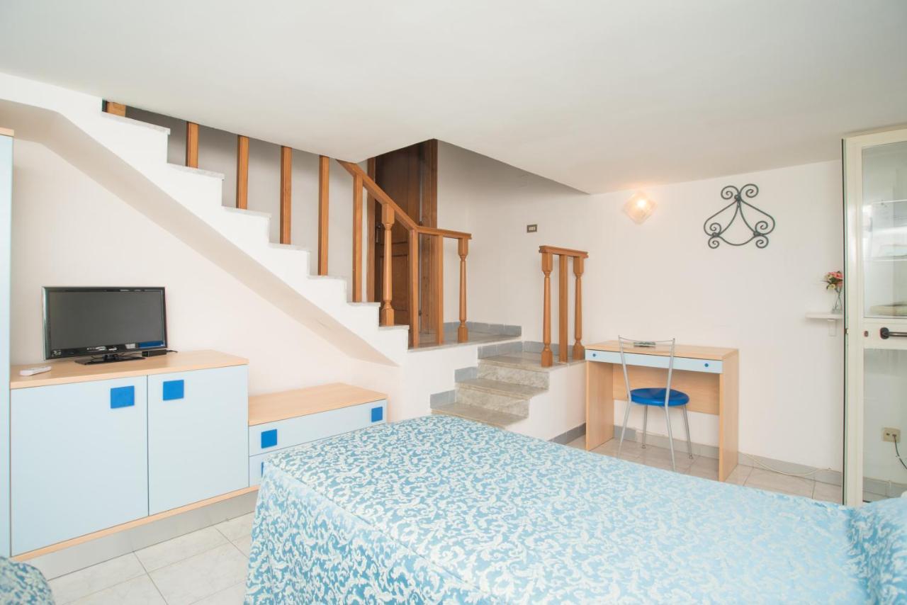 Hotel Celeste Прочида Экстерьер фото
