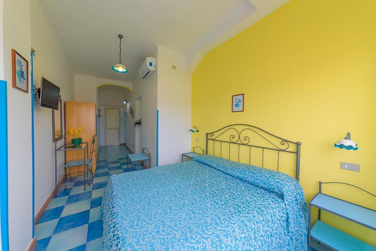 Hotel Celeste Прочида Экстерьер фото